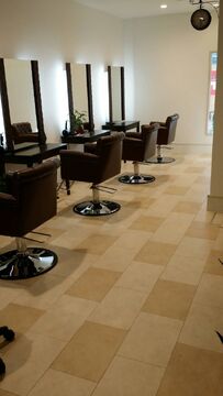 【宮浦】≪入客チャンスあり≫夜遅くまで残ることはないのでプライベートも充実！こだわりの薬剤を使い、お客様満足度の高い技術を提供しています！幅広い世代のお客様に愛されるヘアサロン「R-TROUPE 基山店（アールトループキヤマテン）」からスタイリスト（美容師）の求人☆★