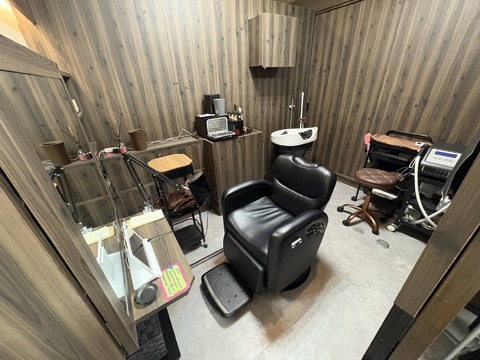 【日向市駅】≪完全週休2日≫≪有給休暇あり≫≪早番、遅番2交代制で17時半or19時退勤≫土日のお休みも取得可能！自分の時間も大切にできます！全席半個室のプライベート空間！髪質改善、ヘアケアに特化した働きやすいサロンです！安定して長く働きたい方にオススメ！パートのママさんも大歓迎！「Hair studio NATU-RA（ヘアースタジオナチュラ）」アシスタント（美容師）の求人★☆