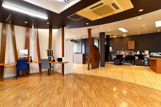 【丸岡】≪日曜定休日≫≪16時までの勤務OK≫≪未経験OK≫≪残業なし≫働くママさんが多く、働きやすい環境！残業レッスンなど一切なし！充実した教育体制でブランクあるママさんでもOK「COLOR PLUS 丸岡店（カラープラスマルオカテン）」からカラーリスト（美容師）の求人☆☆