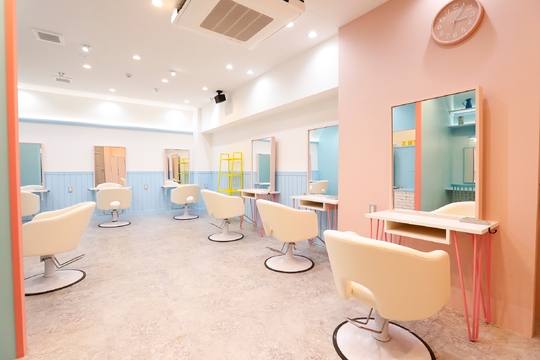 【大塚駅前】≪フリー40％／指名50％還元≫≪土日休みOK≫≪勤務時間の相談OK≫業務委託が初めてでも安心のサポート体制！美容師の経験を活かして活躍できる環境です！「Agu hair lynx 大塚店（アグヘアーリンクスオオツカテン）」からスタイリスト（美容師）の求人★☆