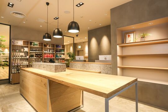 【天神駅】★最低保障あり★業務委託ですが数をこなすのではなく、ひとりひとりのお客様に向き合い高単価を目指します！！オーガニック薬剤をメインにしている「Terrace AVEDA 福岡パルコ店（テラスアヴェダフクオカパルコテン）」からスタイリスト（美容師）の求人☆★