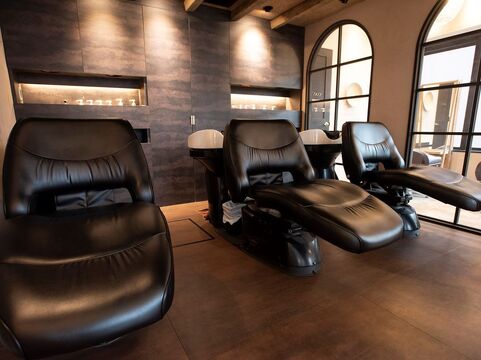 【千葉駅】◆完全週休2日制・実働8時間、拘束9時間のシフト制・1年でのデビューカリキュラム◆などの働きやすい環境が人気！早期デビューが出来るので素早く売上を上げられるスタイリストになれます！トレンドを押さえた技術提供も人気の「RAWR HAIR MATILDA 千葉店（ロアーへアーマチルダチバテン）」からアシスタント（美容師）の求人☆★