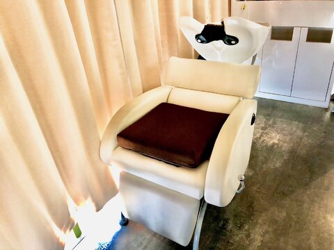 【大阪難波】≪指名70％還元≫≪完全自由出勤≫≪日曜定休≫≪20時までに退勤可能≫美容室では珍しい毎週日曜休みのサロン！パート・アルバイトも大歓迎！プライベートも充実できる環境が揃っています！BES（ベス）からスタイリスト（美容師）の求人☆★☆