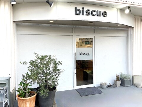 【西京極】≪未経験でも最短2ヵ月デビュー！≫≪完全営業内レッスン≫≪実働8時間／休憩1時間≫≪客単価6000円以上≫≪髪質改善≫美容師が楽しめる場所！！「biscue（ビスク）」からアシスタント（美容師）の求人☆★☆