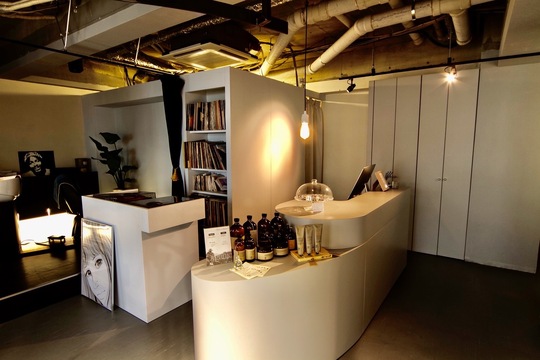 【薬院駅】≪業務委託・マンツーマン接客・高還元率・入社3ヶ月間はフリー／指名売上 80%還元≫自分の時間を大切にしながら、高収入が狙えます！！髪質改善をメインに大人女性から愛される高単価ヘアサロン「KATE BROWNE（ケイトブラウン）」からスタイリスト（美容師）の求人☆★