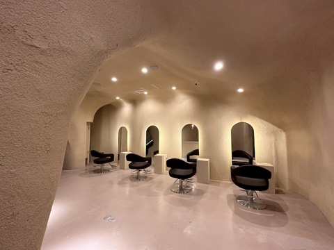 【堀江】≪社会保険完備≫≪完全週休2日制≫≪実働8時間≫デザインカラーも髪質改善も重視したヘアサロン！！最短1年半でスタイリストデビューを目指せます！「Eliss Horie（エリスホリエ）」からアシスタント（美容師）の求人☆★