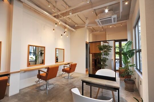 【玉造】≪日曜日・月曜日・祝日が定休日≫≪完全週休2日制≫≪営業17時迄！≫≪月給23万円以上≫≪社会保険完備≫≪夏季8連休≫≪お弁当支給あり≫ナチュラル系プライベートヘアサロン！美容師が長く働ける環境や体制を整えています！「MARUCA（マルカ）」からスタイリスト（美容師）の求人☆★☆