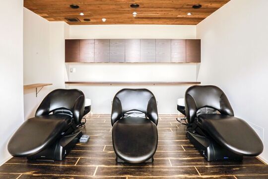 【銀座】◆完全週休2日制・月28万円保障・住宅手当あり・引っ越し手当あり・年間休日110日以上・社会保険完備◆高単価でしっかりお客様と関われます。ヘッドスパなど癒しメニューに注力し、質の高いサービスが人気のAbove 銀座（アバーブギンザ）からスタイリスト（美容師）の求人☆★