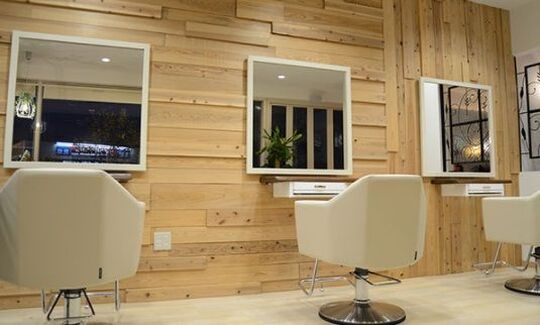 【津福】≪月23万円スタート・営業時間18時まで・月8日休み・有給消化率100%・時短勤務OK・社会保険完備≫丁寧にカウンセリングを行うのでお客様から大好評！今後新規出店の予定あり！働くママさん美容師も全力応援します！髪質改善で人気を誇る「arch（アーチ）」からスタイリスト（美容師）の求人☆★