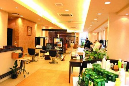 【正雀】《1日1万円保証あり》駅前の好立地！集客に力を入れているので、地域の方の来店も多く入客チャンスもバッチリ！！「F-collection 摂津店（エフコレクションセッツテン）」からスタイリスト（美容師）の求人☆★☆