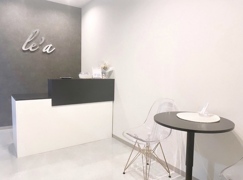 【天王寺】≪総売上40％還元≫≪週3日、1日5時間勤務～OK≫≪土日休み月2回までOK≫≪集客サポートあり≫≪髪色自由・ネイルOK≫幅広いメニューと施術スピードが人気のサロン！スタッフ同士の仲の良さも魅力！「le`a（レア）」からアイリスト（まつげエクステ・まつげパーマ・アイブロウ）の求人☆☆