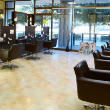 【千葉ニュータウン中央】◆完全週休2日制・営業中のレッスンも可能・メイクも学べる環境◆アカデミーでしっかりと技術を学べます！遠方から出てくる方にも住宅手当があり安心して働けるサロン「美容室クラフト 千葉ニュータウン店（ビヨウシツクラフトチバニュータウンテン）」からアシスタント（美容師）の求人☆★