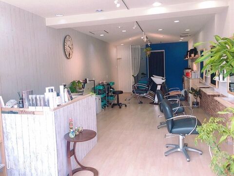 【南草津】≪売上に応じて歩合あり≫≪夏季・年末年始休暇あり≫頑張ったら頑張った分稼げる環境が整っております！！トレンドのカラーから似合わせカットまで、男女を問わず愛されるアットホームな地域密着型サロン「aouli（アオゥリ）」からスタイリスト（美容師）の求人☆★