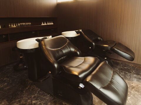 【新木曽川】≪入客チャンスあり≫≪社会保険完備≫≪有給休暇10日〜≫ヘアケアに特化した高単価サロン。抜群の新規集客で毎月たくさんの新規客が来店。入客チャンスあり！！美容師として一緒に成長していきませんか “CharmantBeautyClinic（シャルマンビューティークリニック）”からスタイリスト（美容師）の求人☆★