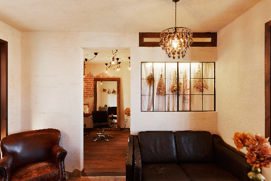 【井野】≪高単価サロン≫≪社会保険完備≫≪トリートメントが人気≫予防ケアに特化したおしゃれサロン！お客様一人一人に向き合いながら仕事ができます！「gilly（ジリー）」からスタイリスト（美容師）の求人☆☆