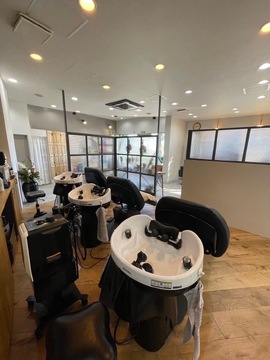 【印西牧の原】≪社会保険完備・営業時間18時まで・土日祝休みOK・住宅手当あり・推し活OK・営業中レッスンOK・週1日～、16時までの勤務OK≫居残り練習はほとんどなし！無理なくあなたのペースでレッスンも進められるのでプライベートも充実できます！「lei marichi ray（マリーチレイ）」からアシスタント（美容師）の求人☆★