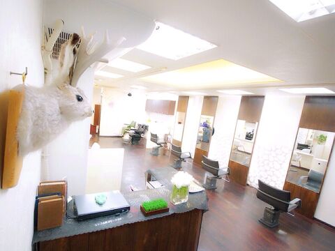 【弁天町】≪入客チャンス≫≪年次昇給1万円≫≪プライベートも充実出来ます≫細かい決まりなどは無く、自由な環境ですよ！お客様と密に関われる地域密着型アットホームサロン“HAIR MAGIC（ヘアーマジック）”からスタイリスト（美容師）の求人☆★