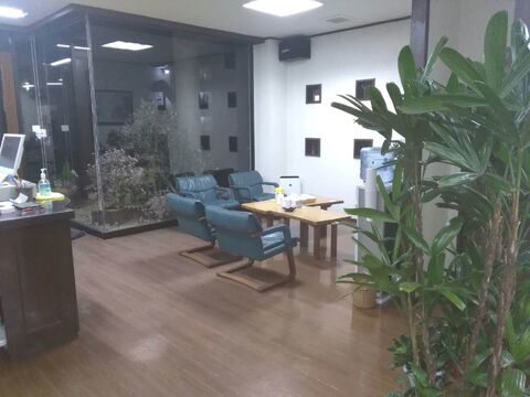 【牧落】≪月給30万円以上≫≪20時までには帰れる≫≪土日休み応相談≫体を壊すような働き方はさせません！来店からお仕上げまでマンツーマン、無理なく時間をかけて入客できるのでやり甲斐抜群です！20,30代に人気の地域密着サロン「男爵 箕面店（ダンシャクミノオテン）」から理容師（理容室）の求人☆★☆