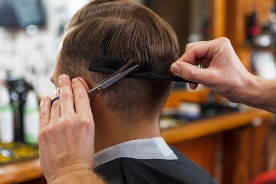 【梅田】≪月収30万円以上可能≫≪半年は保証給あり≫≪ほぼ毎日20時退勤≫≪完全歩合制で売上の45％還元≫男のためのワンメニュー、シャンプー＆カットサロン！入客チャンスも多くガッツリ稼いでもらえます！！「男流 CUT CLUB 梅田芝田店（オトコリュウカットクラブウメダシバタテン）」理容師（理容室）の求人☆★