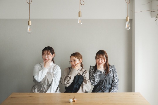 【梅田】≪ブランクある方大歓迎≫≪経験者歓迎≫≪髪色、ネイル自由≫≪離職率0%≫≪交通費支給あり≫ライフスタイルに合わせた働き方が選べるサロン！高単価サロンなので、数をこなさずとも売上が上げやすい！！「muu.（ムゥ．）」からアイリスト（まつげエクステ、まつげパーマ、アイブロウ）の求人☆☆