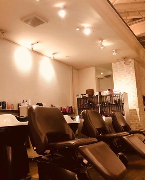 【安芸矢口】≪社会保険完備≫≪最短2年以内にデビュー可能≫≪有給休暇あり≫など働きやすい環境と充実の福利厚生が整ってます！美容師として長く活躍できる「SUNS wave（サンズウェーブ）」からアシスタント（美容師）の求人☆★