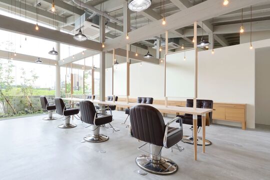 【福津】≪休日数の選択OK・社会保険完備・交通費orガソリン代は全額支給≫毎日の仕事を楽しんでもらいたい！そのために充実した福利厚生を整えています！地域のお客様に長く愛されるトータルビューティーサロン「hair&eyelash CocoAnge 福津店（ヘアアンドアイラッシュココアンジェフクツテン）」からスタイリスト（美容師）の求人★☆