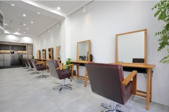 【松山市駅】正社員と業務委託を選択可能≪フリー40％／指名50％還元≫≪圧倒的な集客力で入客チャンス大!!≫≪社会保険あり!!≫頑張りしだいで月収40万円以上稼ぐ事も可能です「little 松山（リトルマツヤマ））」からスタイリスト・jrスタイリスト（美容師）の求人★☆