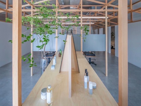 【石部】≪社会保険完備≫≪月9,10日休み≫≪有給休暇あり≫≪ママさん大歓迎≫≪パートの方は平日のみの勤務OK≫平均20時退勤のため、遅い時間まで働くことはありません。「zou（ゾウ）」からスタイリスト（美容師）の求人★☆