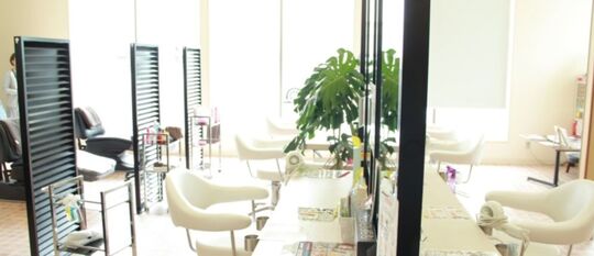 【秋松】≪社会保険完備・月8日休み・営業時間18時まで・高月給≫美容師を長く続けるには情熱と環境！しっかりと学べる環境はもちろん、福利厚生も充実している「PENSEE fleur 秋松店（パンセフルールアキマツテン）」からスタイリスト（美容師）の求人☆★