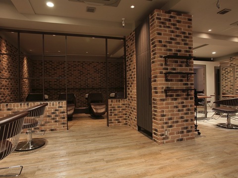 【聖蹟桜ヶ丘】≪賞与あり≫≪誕生日休暇あり≫≪土日祝休みOK≫≪社会保険完備≫≪産休育休実績あり≫≪スタイリストデビューまで最短1年≫デザインカラーがお客様に人気！嬉しい誕生日休暇制度があり、楽しく働ける環境です。「Re:chaLu 聖蹟桜ヶ丘（リシャールセイセキサクラガオカ）」からアシスタント（美容師）の求人★☆