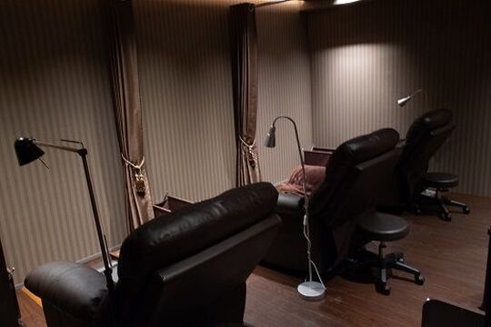 【梅田】≪実働8時間★20:00CLOSE!!!≫≪社会保険完備≫≪プライベートも充実・店長候補大歓迎・経験者優遇!!!≫今までの経験を活かして働きたい!!!という方大歓迎★落ち着いた空間のオトナでおしゃれなお店♪Leggenda 梅田店（レジェンダウメダテン）からアイリスト（アイデザイナー・まつげエクステ）の求人★☆★