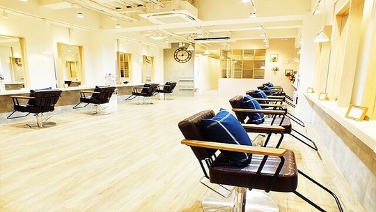 【河原町】正社員『選べる週休2日＆週休3日＆時短』有給休暇フル消化OK、プライベートも充実でき長期休暇取得可、社会保険完備！今なら入社お祝い金20万円支給！「CIEL 四条河原町店（シエルシジョウカワラマチテン）」からスタイリスト（美容師）の求人☆★