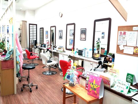 【芝山千代田】≪有給休暇あり≫≪月23or25日出勤の選択制≫≪時間通りに退社可能≫≪社会保険あり≫≪月給23〜38万円≫カット専門だから手荒れのある方も長く働けます。活躍するスタッフさんの年齢層も幅広いのも安心！「フレンドリー ベイシア芝山店（フレンドリーベイシアシバヤマテン）」からスタイリスト（美容師）の求人☆★