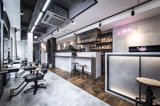 【小倉駅】スタッフ急募！！≪フリー45％〜／指名50％〜還元≫≪自由出勤制度あり≫正社員、業務委託どちらの働き方でもOK！！顧客がいなくても問題ありません！！集客力抜群&マンツーマンでの施術が可能！！若い世代に大人気！働き方が選べる集客力抜群のヘアサロン「L.O.K LUXBE（エルオーケーラックスビー）」からスタイリスト（美容師）の求人☆★