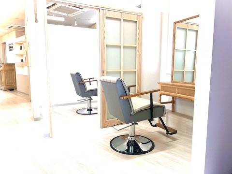 【関内】≪全席個室≫≪フリー40％／指名50％還元≫≪指名料100％バック≫≪スタイリストオンリー≫落ち着いた個室でマンツーマン接客、お客様1人ひとりとじっくり向き合えます！「MaCaro.by across（マカロバイアクロス）」からスタイリスト（美容師）の求人☆★