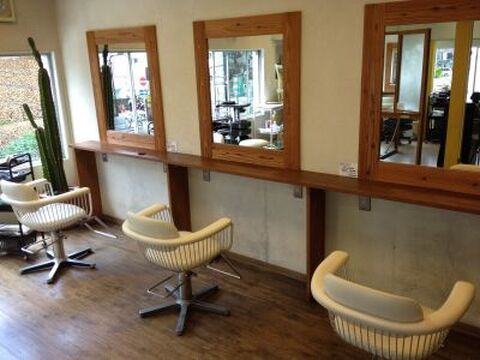 【堀江】≪月給17万円スタート≫アメ村と堀江の真ん中にあるカジュアルでアットホームなヘアサロン☆朝レッスンメインで夜は早め！プライベートも充実♪aard‐vark（アードバーク）からアシスタント（美容師）の求人☆★