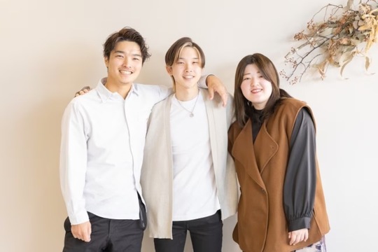 【岡山駅】≪土日休みOK≫≪社会保険完備≫≪16時までの勤務OK≫スタイリストオンリー！！髪質改善，ヘッドスパに特化しており高単価！！お客様を大切にするマンツーマン接客！プライベートを大切にしたい方へ！！「Mint leaf（ミントリーフ）」からスタイリスト（美容師）の求人☆★