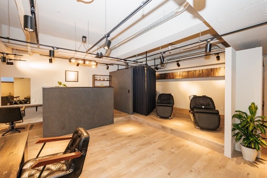 【茅ヶ崎駅】≪選べる雇用形態≫≪土日祝休みOK≫≪住宅手当あり≫≪社会保険完備≫デザインカラーやハイライトカラーに定評のあるサロン！こだわりの髪質改善やヘッドスパメニューも人気があり様々な技術を学ぶことができます。「Lit by diar group 茅ヶ崎（リットバイディアグループチガサキ）」からスタイリスト（美容師）の求人☆★☆