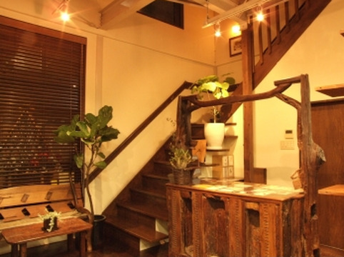 【中津】≪月給24万円≫≪完全週休2日≫≪社会保険完備≫髪の毛に始まり、「体に優しい」を大切にしています！薬剤や設備もこだわり、リピート率の高いサロン「carna hair（カルナヘアー）」からスタイリスト（美容師）の求人★☆