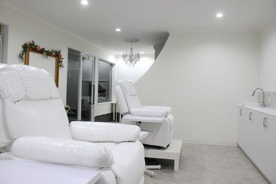 【中山寺】駅チカの木漏れ日差し込む明るい路面店！上品な雰囲気で可愛いアットホームな空間「C’z couture（シーズクチュール）」からネイリスト（ネイル）の求人☆☆