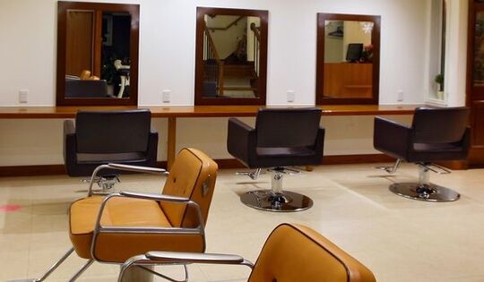 【王寺】≪完全週休二日制＆社会保険完備≫有名講師からのカット講習も受けられるチャンス有り。しっかり売り上げをつくればお給料にも反映！！「Fairy hair（フェアリーヘアー）」からスタイリスト（美容師）の求人☆★☆