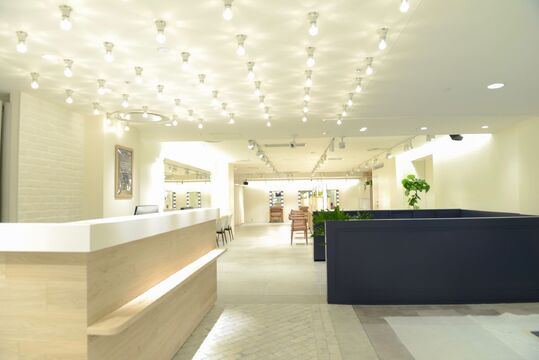 【吉祥寺】◆月8日休み・土日休みも相談可能・有給休暇あり・社会保険完備◆福利厚生やお休みも充実！商材にこだわったノンダメージサロン「SPICE HAIR吉祥寺店（スパイスヘアキチジョウジテン）」からスタイリスト（美容師）の求人☆★