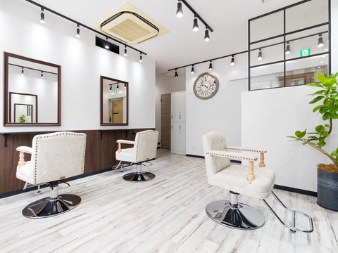 【堺東】≪完全週休2日制≫≪営業中レッスン≫≪最短1年半デビュー≫≪19時退勤OK≫デザインカラーやハイトーンカラーが人気のヘアサロン！「Belle hair Design（ベルヘアーデザイン）」からアシスタント（美容師）の求人☆★☆