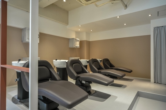 【寝屋川市】≪社会保険完備≫≪完全週休二日制≫とにかく人間関係がいい！働くときは助け合いながら、楽しむときは一緒に楽しめる仲間が待っています！個性を生かしながら働ける「ma cherie（マシェリ）」からアシスタント(美容師)の求人☆★