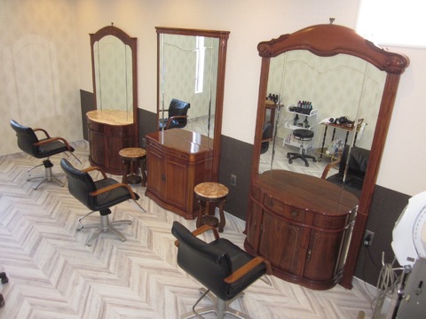 【西焼津】今までの経験、自分の希望に合う働き方が可能！こんな働き方をしたい、こんな技術を打ち出したいなどの相談歓迎！自分自身をプロデュースできます！「SALON RODAN（サロンロダン）」からスタイリスト（美容師）の求人★☆