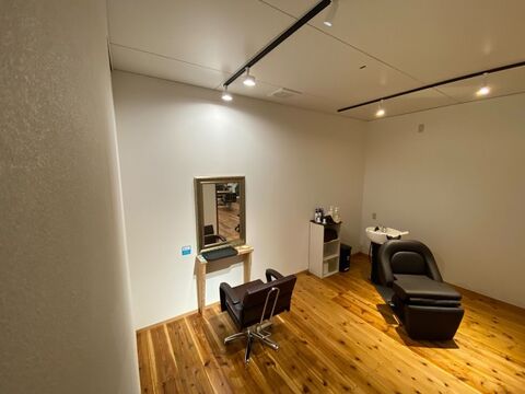 【石垣島】★オンライン面接OK★≪インボイス制度は会社負担・最低保障給あり・自由出勤制・20時までに退勤可能≫たくさんの魅力がある石垣島！移住をお考えの方もサポートあり！！入客チャンスが多数あるため、初めての業務委託でも安心！幅広い世代の方を笑顔にするヘアサロン「GL Harbor hairsalon（グローバルハーバーヘアーサロン）」からスタイリスト（美容師）の求人★☆★