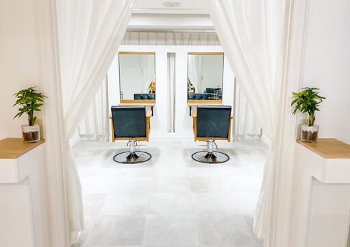 【摂津本山】≪月給25万円以上≫≪週休2日≫≪社会保険完備≫休日数も選べて働きやすい！待遇面もバッチリな、オシャレなサロンです！「CHLAN（クラン）」からスタイリスト（美容師）の求人☆★