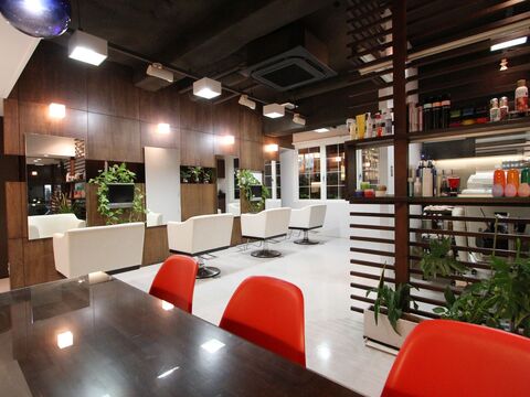 【山田】≪ママさん美容師やパートさん歓迎≫≪1日3時間、平日のみ勤務もOK≫≪時給1300～1400円≫大手サロンで働かれていたオーナーさんからしっかり技術を学べる！少人数制の地域密着型サロン！「JURLIQUE HAIR（ジュリークヘアー）」からアシスタント（美容師）の求人☆★