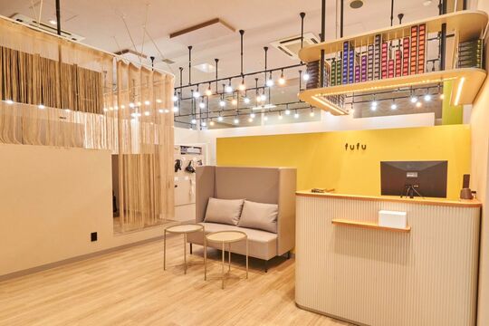 【中央市場前】■勤務時間外の残業無し・休憩はきっちり1時間確保・産休育休制度あり・社会保険完備・週2日からでも勤務できます■手荒れがある方、ブランクのある方も多数活躍中！「ヘアカラー専門店 fufu イオンモール神戸南店（ヘアカラーセンモンテンフフイオンモールコウベミナミテン）」からカラーリスト（美容師）の求人☆★