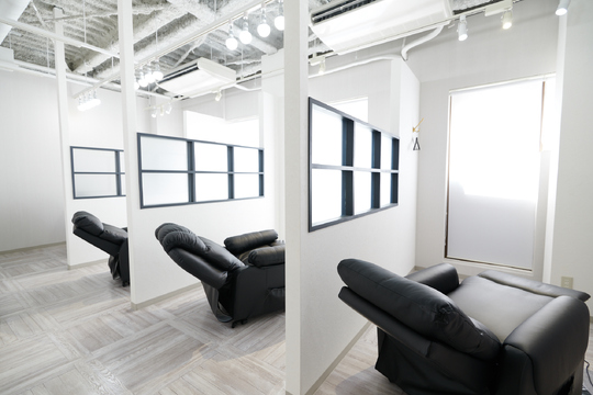 【越谷駅】≪社会保険完備≫≪服装ネイル髪色自由≫≪有給休暇あり≫≪独立・開業支援あり≫≪産休育休実績あり≫8割以上のスタッフが未経験での入社なのでサロンワーク経験が無くても安心の研修制度が人気！「glee 越谷店（グリーコシガヤテン）」からアイリスト（アイデザイナー・まつ毛エクステ）の求人☆☆